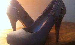 A.D.N. Calzado grey suade double zipper butterfly heels 3 inch with 1/2 inch platform.