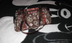 Guess purse for sale ! Never used it, i have too many. First one with 20 dollars takes it, txt 780-205-1203
