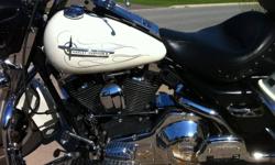 HARLEY ROAD KING POLICE EDITION THIS HAS ALL THE TOYS ON IT GIVE JOHN A CALL TO VIEW AT 519-919-1889 THANKS