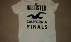 Brand new Hollister Shirt , Never been worn and just bought 2 days ago.
Size is a "Dudes Small" witch i guess is around a men's extra small.
Most likely for a boy 12-15.
I Bought thinking i would give it away as a gift for Christmas but not anymore, it