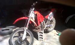 if ur readin this i have a cr250r dirtbike for sale reallly fasssstttt never raced always taken care of..   mint condition run's well jus no time for it anymore moving away so its gotta go.. 1500 obo..