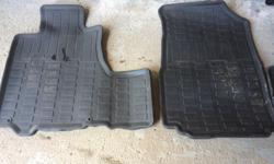 OEM Honda 2011 CRV or lower winter and summer floor mats
Price is for all floor mats
e-mail me if you're interested