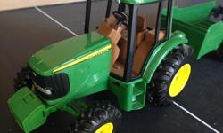 Metal tractor cab means it was built to last. Comes with removable trailer for kids to play with.
