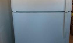 White Kenmore fridge in very good working condition with freezer and ice maker.
Width 30", depth 32", and height 69"