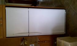 Kenmore white refrigerator, only selling because bringing stainless....
great condition, very clean.
Pick up only