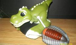Easy to use one button remote for ages 2 +
Mouth and tail move
Dino itself turns all directions
Works indoors or outside on pavment