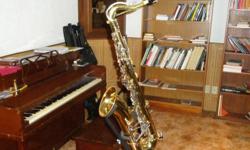 KING 615 TENOR SAXOPHONE - complete with 10 months remaining of transferable performance warranty from Long & McQuade.
Mouthpiece, ligature, neck strap, and hard case included.
This sax is used, but it plays beautifully and is in great operating