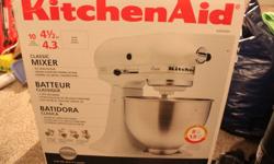 Selling Kitchen Aid mixer. Bought for girlfriend to do bakery, but not really have the time to do it. Bought it for half year and haven't even opened it from the box. Paid over $200. Asking $150, please call 881-2562 if interested.