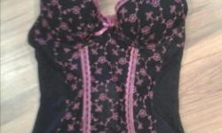 La Vie en Rose - bustier/corset
Size medium
Smoke-free home
Excellent condition
