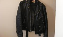 vintage leather coat in very good condition.. size medium.