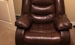 Deep rich brown recliner Push button As new
Reg priced @ $898 ONLY used gently for 1 1/2 years Could actually be given as gift such geat shape VERY comfy Just nor small enough for our den