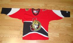 I have a Like New Senators Jersey Youth Size Small Medium for sale! This is in excellent condition and would look great on your child or loved one or to give as a gift.
Prove your child is the #1 Ottawa Senators fan with this Reebok Name and Number