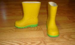I have a pair of Like New Yellow Rain boots Toddler Size 8 for sale! This is in excellent condition and would look great in your child's room or to give as a gift.
Comes from a non-smoking household. Do not miss out on this excellent opportunity to get