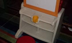Great condition Little Tykes craft desk. with storage bins(not in pic)