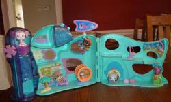Littlest Pet Shop Set - includes 6 pets and accessories shown.
Great used condition. 
Comes from a smoke free/pet free home.
Please email any questions.
Lots of other sets listed.  Will accept offers on multiple sets.