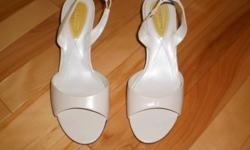LIZ CLAIBORNE  FLEX  SHOES  SLINGBACK  7 .5  M    LEATHER UPPER.   COLOUR PEARL    LIKE NEW      2 IN. HEEL