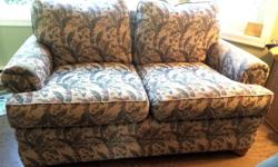 Custom (1996) Vintage Barrymore Loveseat
58" long, depth is 35"
Was $1650 new
Excellent condition
Tapestry Fabric
Arrangements can be made to deliver, if it's not a possibility to pick up.