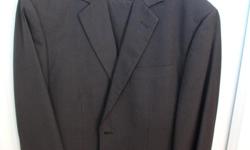 3 piece men's pinstripe black Le Chateau suit. Bought in 2010 and worn once for high school grad.
Jacket size 40
Vest size Medium
Pants 33 inches. Inseam 33 inches
Comes with suit bag and new white silk hanky.