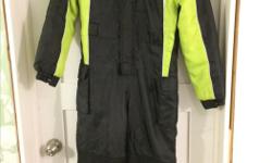 Excellent condition, one piece, black and limegreen, snowsuit. In excellent condition. Could also be used by a woman. Nothing wrong with it. Very warm. Selling because it no longer fits my son.