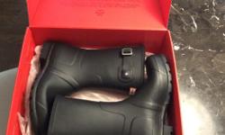 Selling my brand new rain boots for 100$. I bought them for 185$.
Still in box, Never used.
