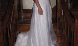 colour - white
size - 6
- beaded top
- square neck
- sheer overlay
- satin
- never worn (except for pictures)