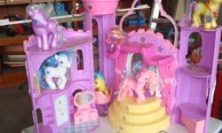 my little pony set, has flashing lights/music, great condition, comes with all the horses you see