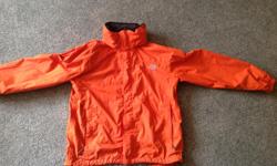 Nice condition..
NORTH FACE QUALITY...
"Burnt orange "color
Hood rolled up in collar...