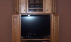 Solid Oak handcrafted corner TV unit. Holds a 42" TV, side panels hold CD's, and 2 bottom pull out drawers for movie storage.
83" H x 46" W x 34" D
Selling for $775.00 or best offer