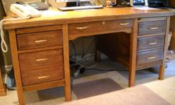 LARGE OFFICE DESK MADE OF OAK
I CUT THE LEGS TO FIT THROUGH A 30" DOOR
MIDDLE DRAWER LOCKS THE SIDES
SIZE IS 36" DEEPX60" LONGX 29" HIGH
HAS BEEN REFINISHED WITH NEW HARDWARE