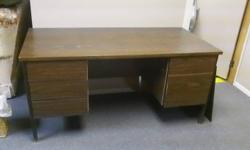 office desk with 5 drawers
asking $50.00
you pick up
size
L 60"x W 29.5" x H 28.5