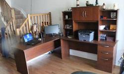 4 piece office desk in good condition.