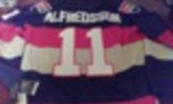 Brand new with tags large vintage Ottawa Senators Daniel Alfredsson Jersey. Authentic