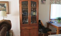 This is an oak cabinet made by Palliser in British Columbia. A none smokers home. Excellent condition. If interested please call or text 613 623 3384. We are located west of Ottawa in White Lake.
It is 6ft 4 inches high, 31 inches wide and 19 1/2 inches