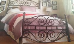 Bed Headboard and Footboard Very new condition fits a Queen Bed