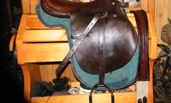 THIS IS A "20TH CENTURY" MODEL MADE FOR JIMMY SADDLERY OUT OF ENGLAND...IT IS A 15" CLOSE CONTACT WITH 12" FLAPS...*BRAND NEW*  4.5" JOINTED STIRRUPS AND LEATHERS ARE INCLUDED!!IT IS IN EXCELLENT CONDITION AND HAS JUST BEEN CLEANED AND CONDITIONED! READY