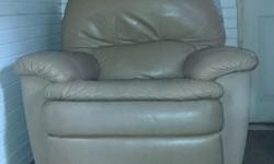 Super comfortable recliner. Can be set at small increments.
Reclines way back. Tan. Very well built.
Call 250-702-6022 or email. Located in Black Creek.
