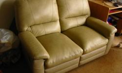 Tan coloured Vinyl/leather couch, recliner.
40" high
58" wide
40" deep
This couch is in perfect shape, just over 1yr. old.
Requires you to pick up.