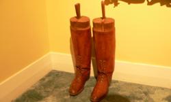 Leather size 10 complete with wooden forms