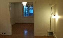 Room vacant in a beautiful house 2 blocks away from Granville:
-$600 + Utilities
-Transit to UBC (480), Downtown and Richmond (10) just 2 blocks away.
-Hardwood Floors
-Lots of light (big windows)
-Room is on 2nd floor of the house (it's quiet)
-Laundry