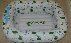 This is an inflatable tub for a baby/toddler. It's for 9-24 months, comes with original box.
This tub is in an excellent condition (like new), it's lightweight, won't scratch your bathtub, it's very easy to take with you on a trip and it features: