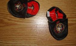 I have a pair of Senators Slippers Leather Senators Size 3-12 months for sale! These are in excellent condition and would look great in your child's room or to give as a gift.
Comes from a non-smoking household. Do not miss out on this excellent