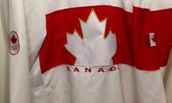 never worn
team canada Olympic hockey
Sidney Crosby jersey
size large