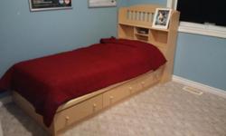 Single bed with clean mattress. 3 drawers to save space. Located in Embrun, pickup only.