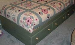 Good condition, Green mates bed with three drawers underneath.
Frame only no mattress.
$50 obo