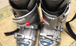 Elan skis - 165 cm
Head Boots - ladies size 7-7.5
Good Condition