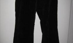 A Wear brand from UK
Size 12 CAN 14 UK
Low-rise boot leg pants
zip up front
no pockets - very slimming
Stretchy black velvet material absorbs light and is super comfy.
Photos look grey but they are jet black and in excellent condition.
From smoke - free
