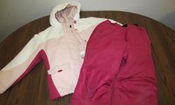 Selling Girls Snowsuit, only worn half a winter
Jacket is size 6
Pants are size 6