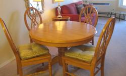 42 " round table with 4 solid chairs.
Table has internal leaf and easily expands to seat 6 or more.
Gently used, senior lady moving and cannot take with.
$1000 new.
See ads for Crimson Pull out Sofa Bed and Mirrored Dresser.