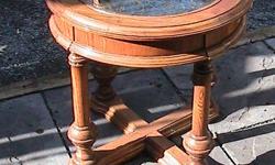 Solid Oak
 Round End Table
with round glass top insert
Excellent condition