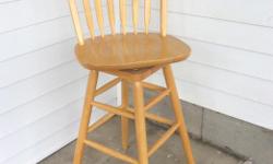 solid oak wood swivel bar stool, the bottom of the seat is 30" from the floor, the top of the back is at 47" high, in very good condition ... $35.00